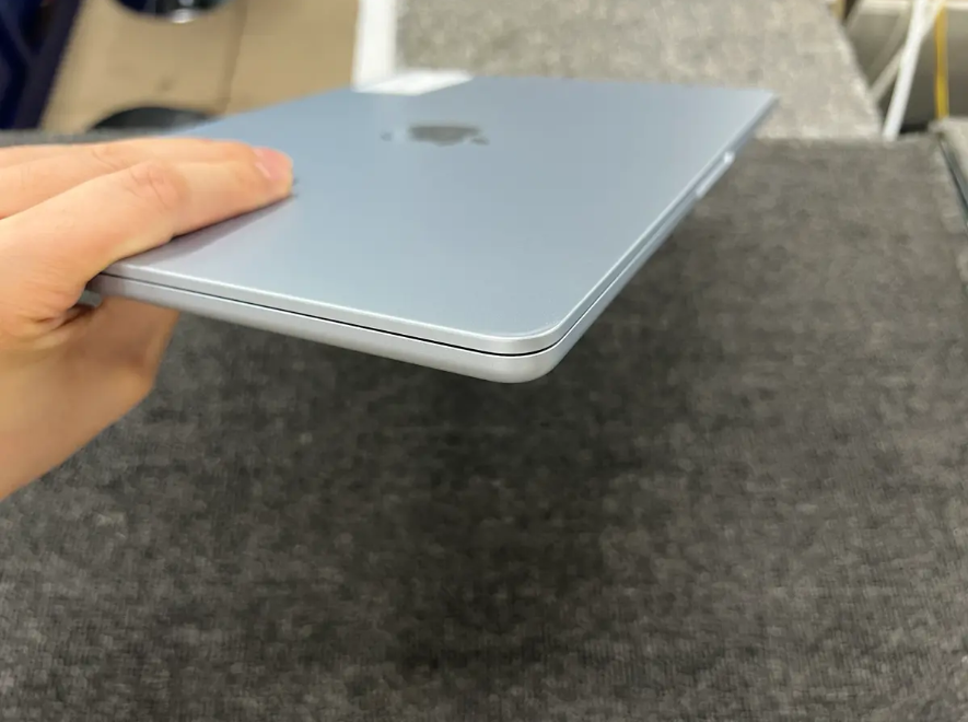 MacBook Air 13″ 2025 M4 16GB 256GB