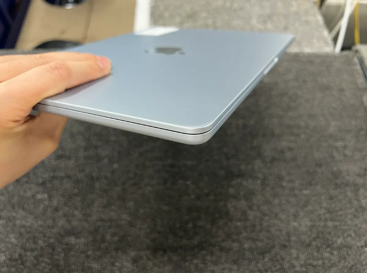 MacBook Air 13″ 2025 M4 16GB 256GB